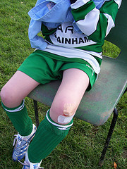 中学生のサッカー選手に多い膝の痛み オスグッド 成長痛 接骨院 高浜 トレーナー在籍でアスリートも通院するひえだ接骨院